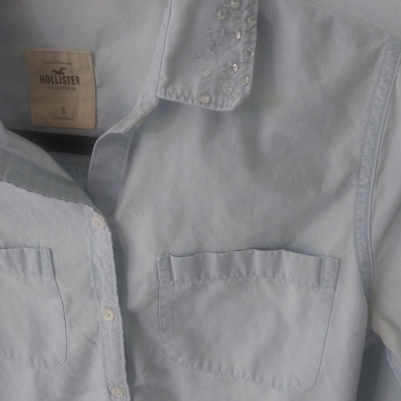 ❤Hollister Beaded Collar Light Denim Top Size S - Picture 2 of 15